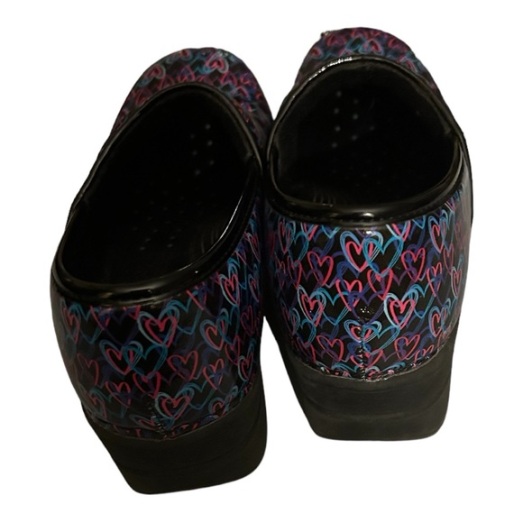 Easy Works by Easy Street nursing clogs in size 7M. Hearts design. GUC - Picture 4 of 6